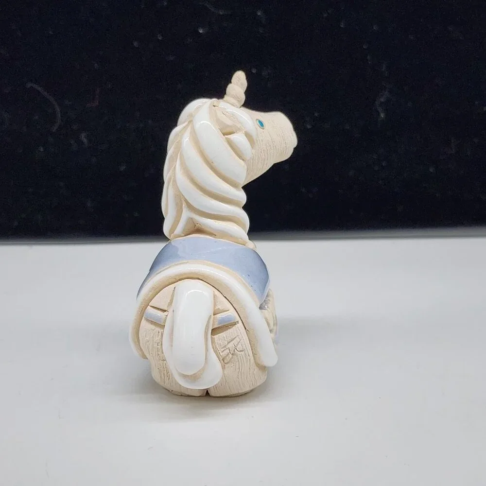 Artesania Rinconada Unicorn Figurine Blue With Hearts VTG 3.25" Tall - Picture 4 of 6